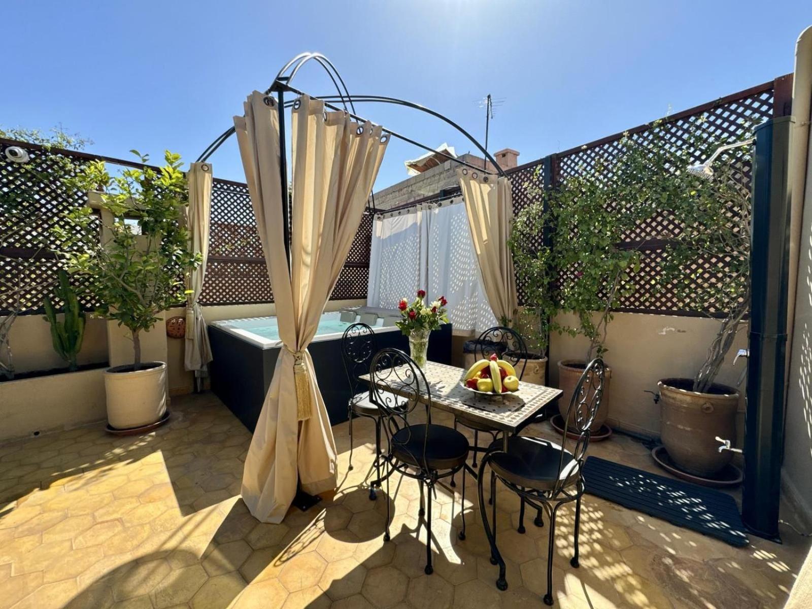 Riad Art De Vivre Avec Jacuzzi Marrakesh Exterior photo