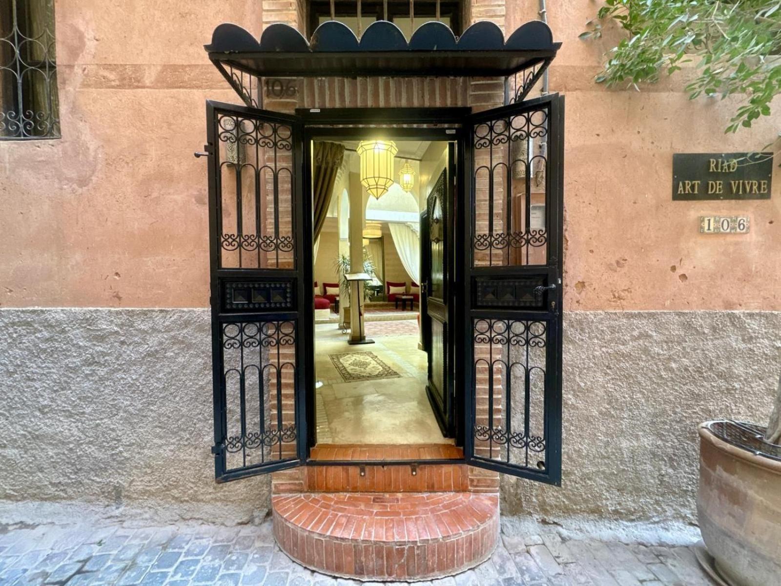 Riad Art De Vivre Avec Jacuzzi Marrakesh Exterior photo